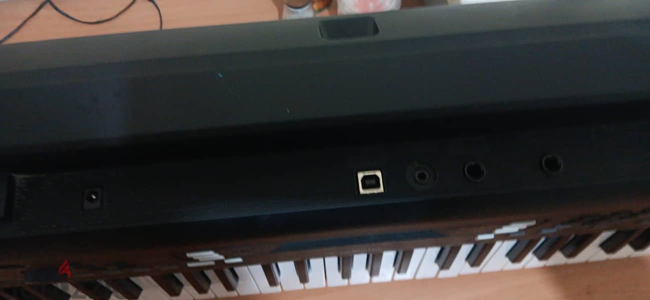 YAMAHA PSR E 373 Musical Keyboard (little used, like new) for sale 1