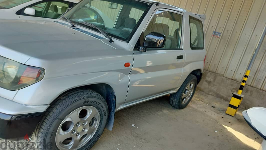 Mitsubishi Pajero io 2001 1