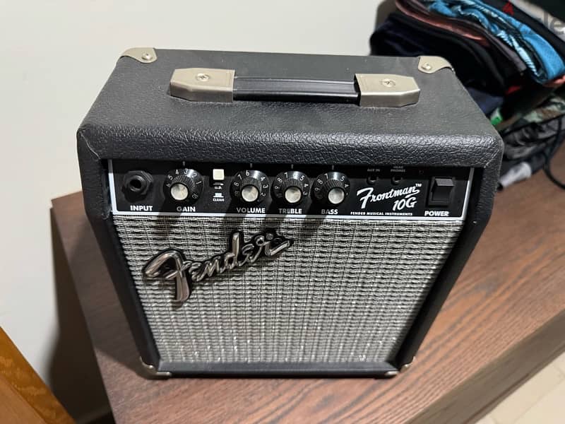 Electric guitar amplifier - fender 10g 2