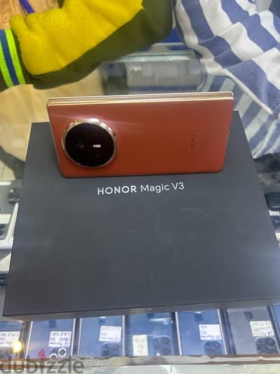 HONOR MAGIC V3