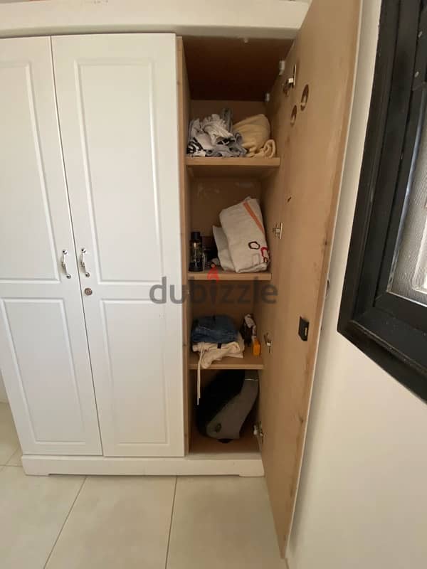 cabinet / closet 1