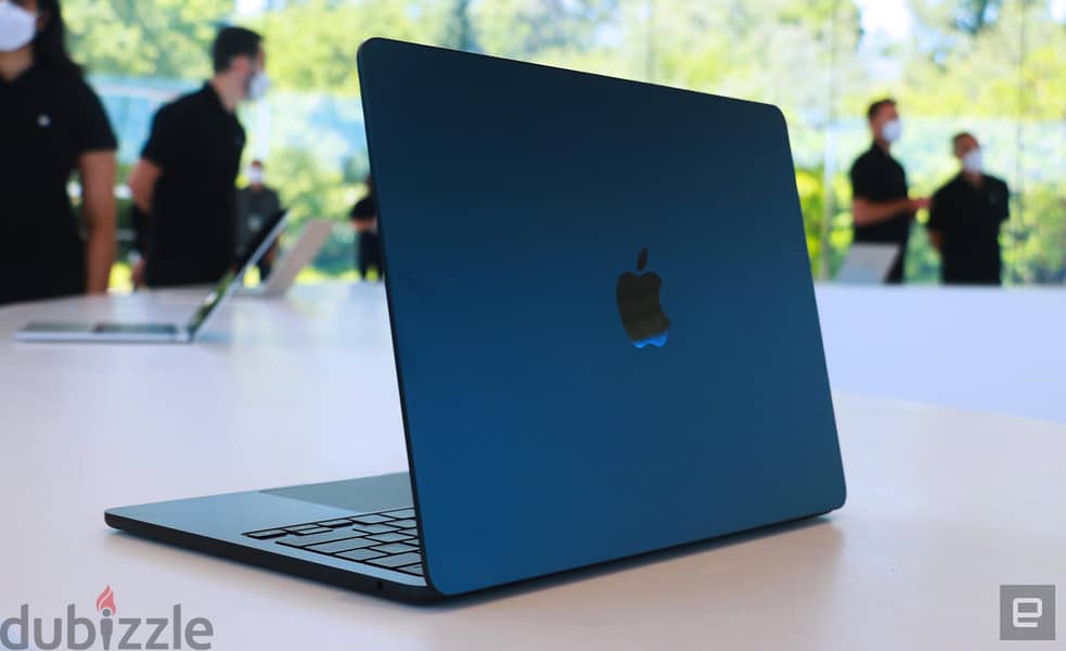 للبيع ماك بوك ايرام2 MacBook Air 13 INCH M2/256GB SSD 8GB RAM بالكرتون 1