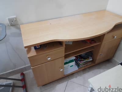 Used Computer table for sale at low price in Mahboula