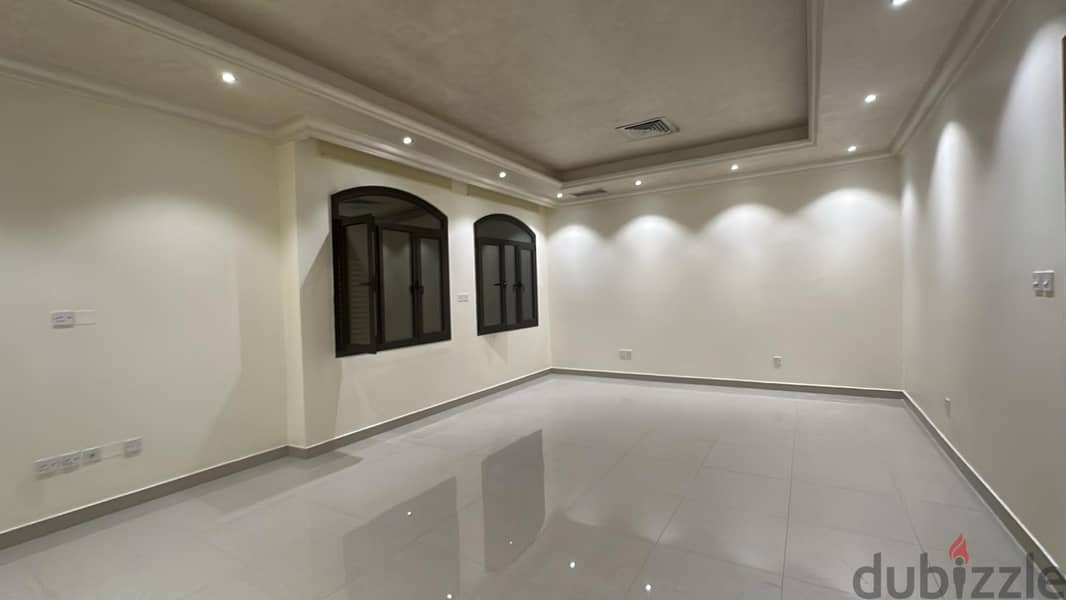 8 Bedroom Villa in Surra 2