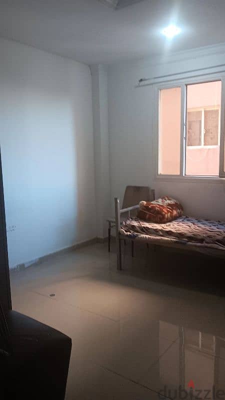 1 big room available in khaithan block9 2