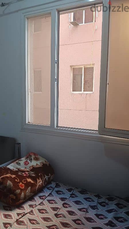 1 big room available in khaithan block9 5