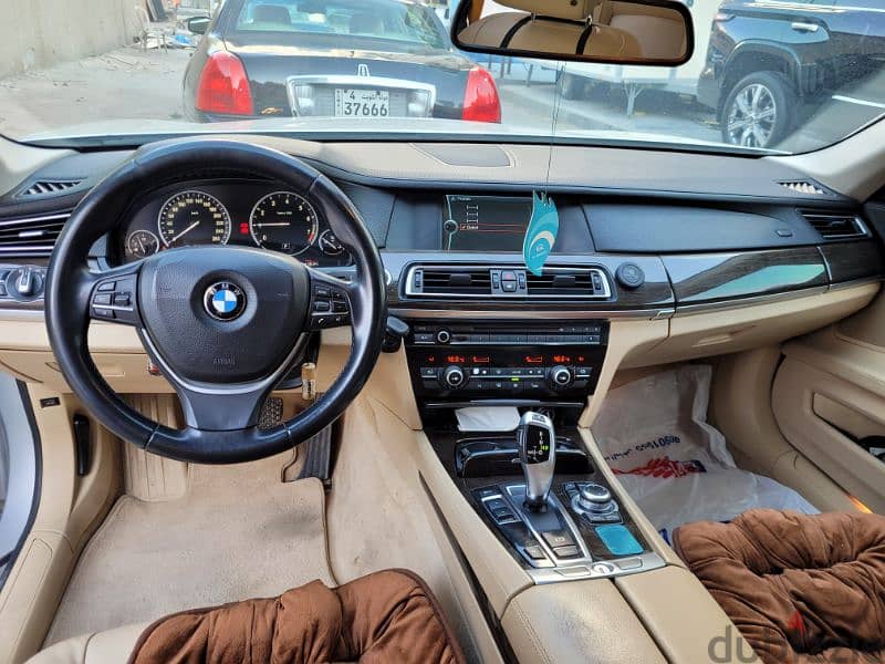 BMW 7-Series 2012 11