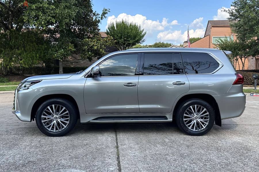 Lexus LX 570 2019 1