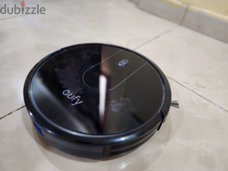 Eufy robot vacuum for sale in Salmiya 2