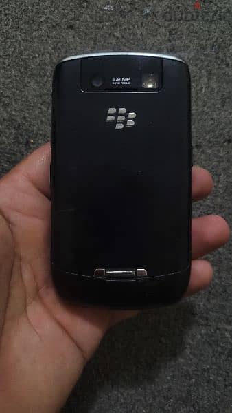 blackberry orginal sharger orginal battery looks like new phone 1