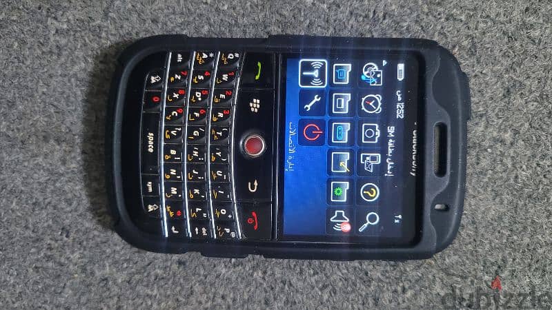 blackberry orginal sharger orginal battery looks like new phone 1