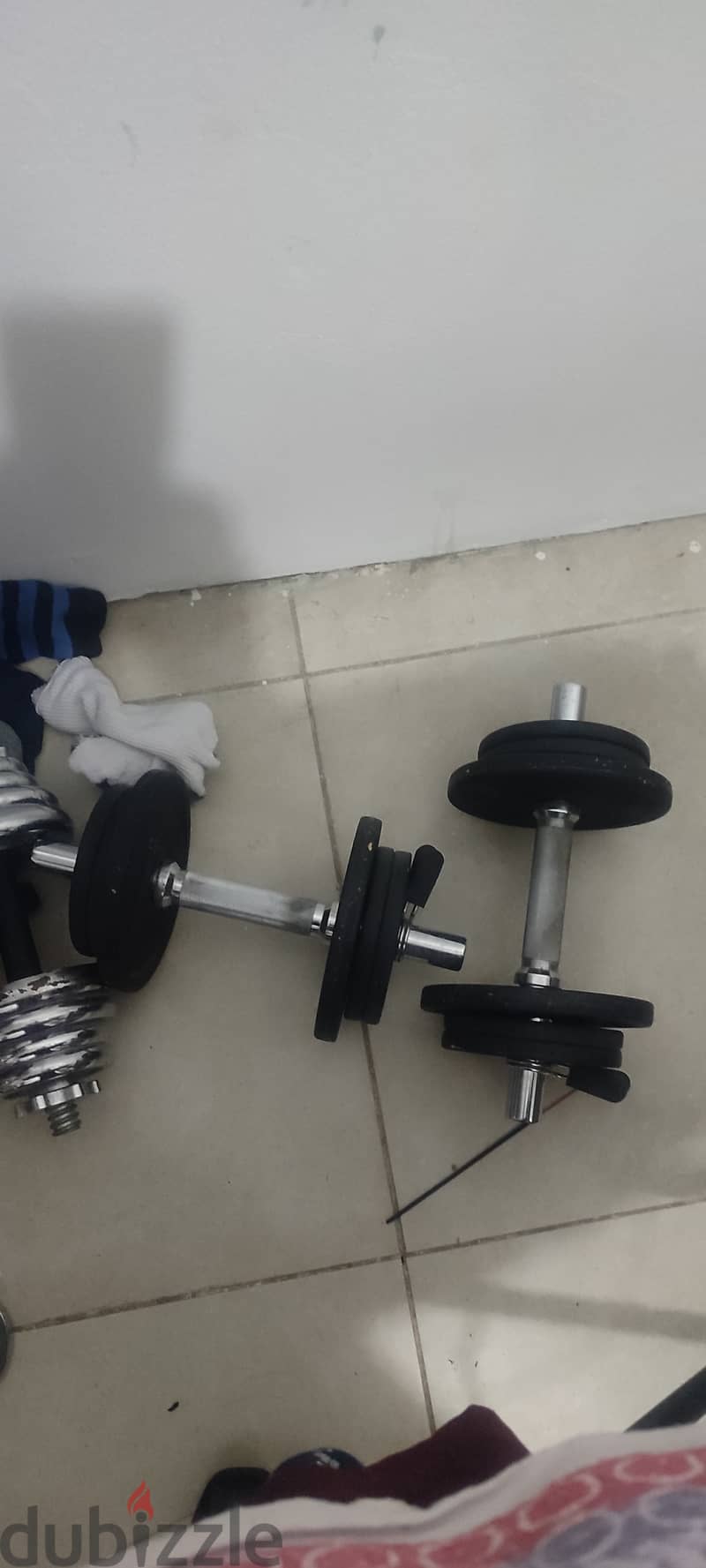 Dhambels. . 2 kg 2 plates, 1 kg 4 plates and 1 kg 2 rods. Clips 2 Nos. 0