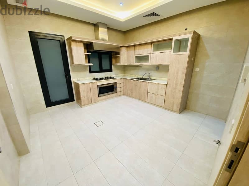 3-master bedrooms full floor w/balcony and rooftop in abu fatira 1