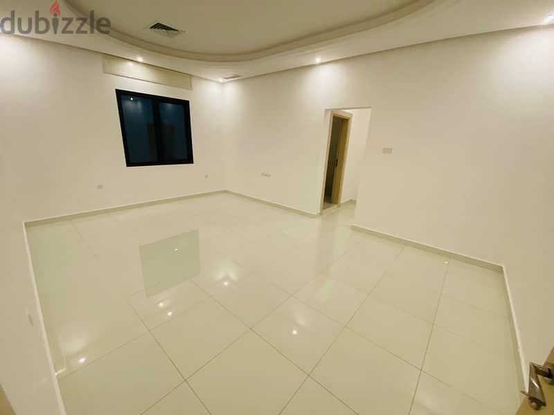 3-master bedrooms full floor w/balcony and rooftop in abu fatira 7