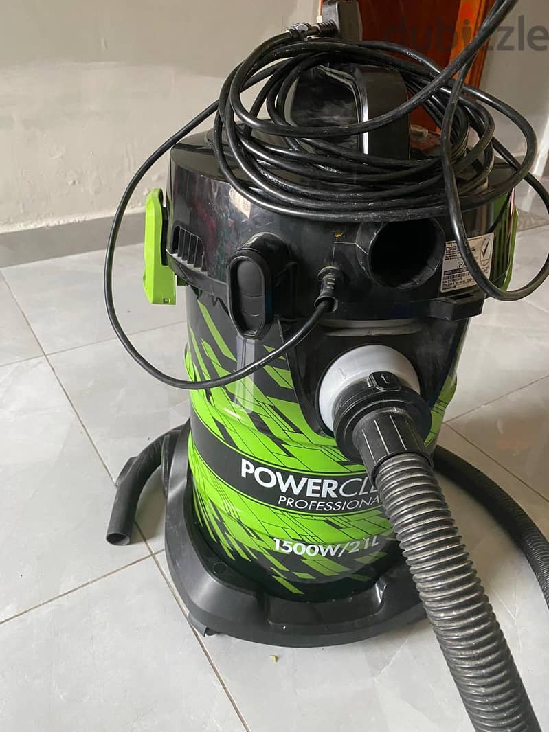 Vaccum Cleaner with good condition 15 KWD 1