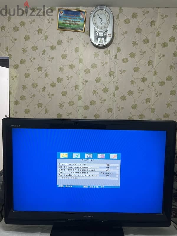 Toshiba 32 inch LCD with original remote 1