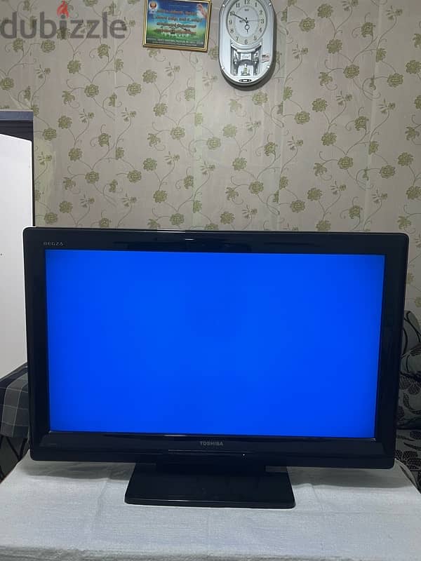 Toshiba 32 inch LCD with original remote 4