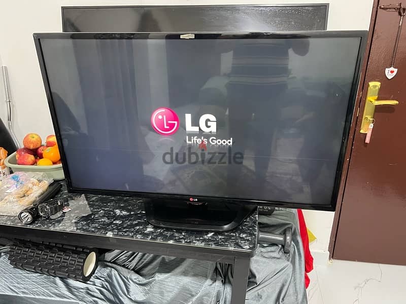 lg smart 43 inch made in Korea perfect condition with remote stand 3