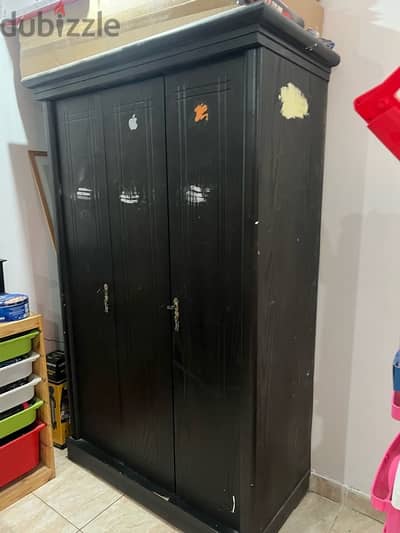 3 doors cupboard