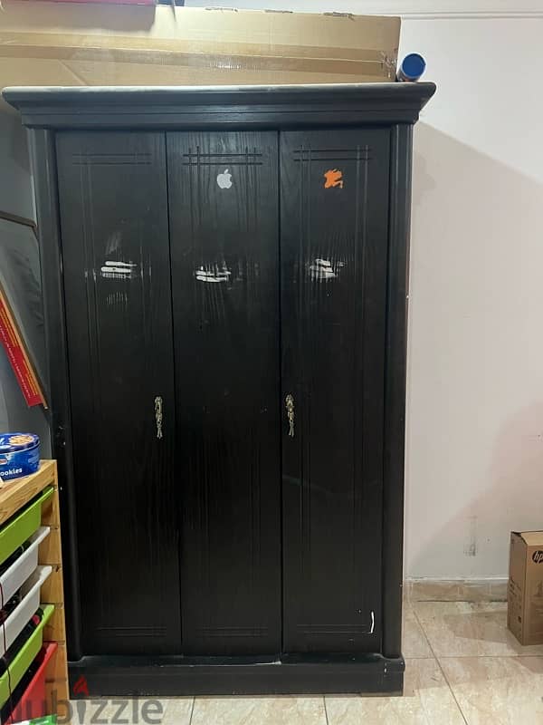 3 doors cupboard 2