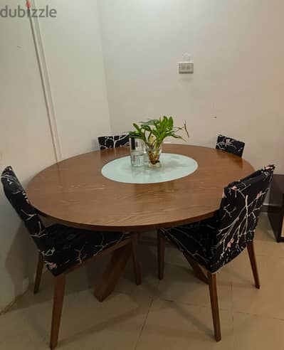 Dining Table with 4 chair