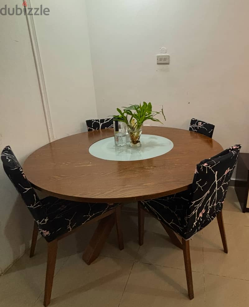 Dining Table with 4 chair 0