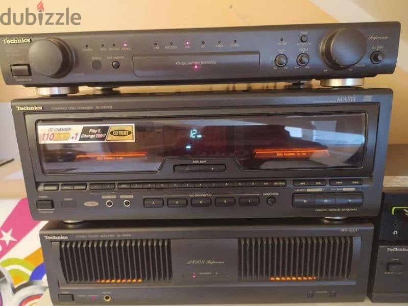 teahnics cd changer made in Japan can play 111 cd  capacity 1