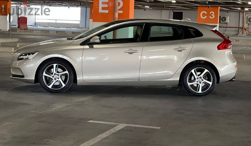 Volvo V40 2017 7