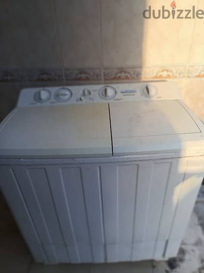 Daewoo washing machine 11 kg works well washing and drying