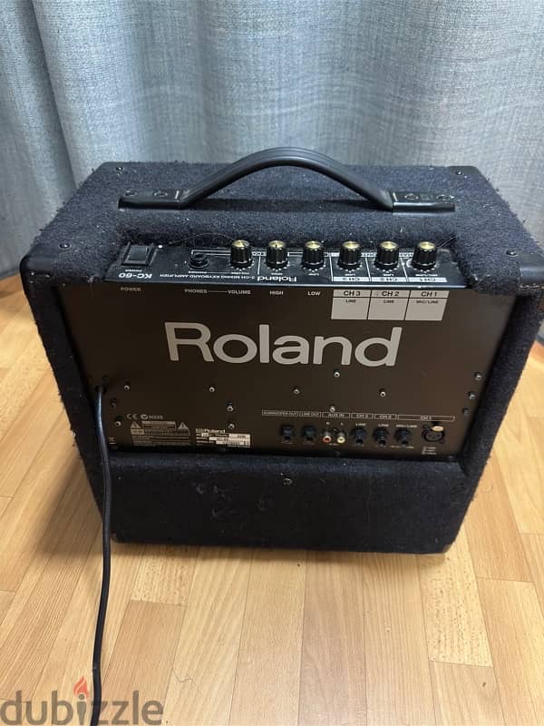 roland kc -60 keyboard /guitar amp 1