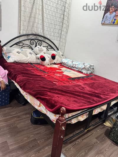 king size bed and cot