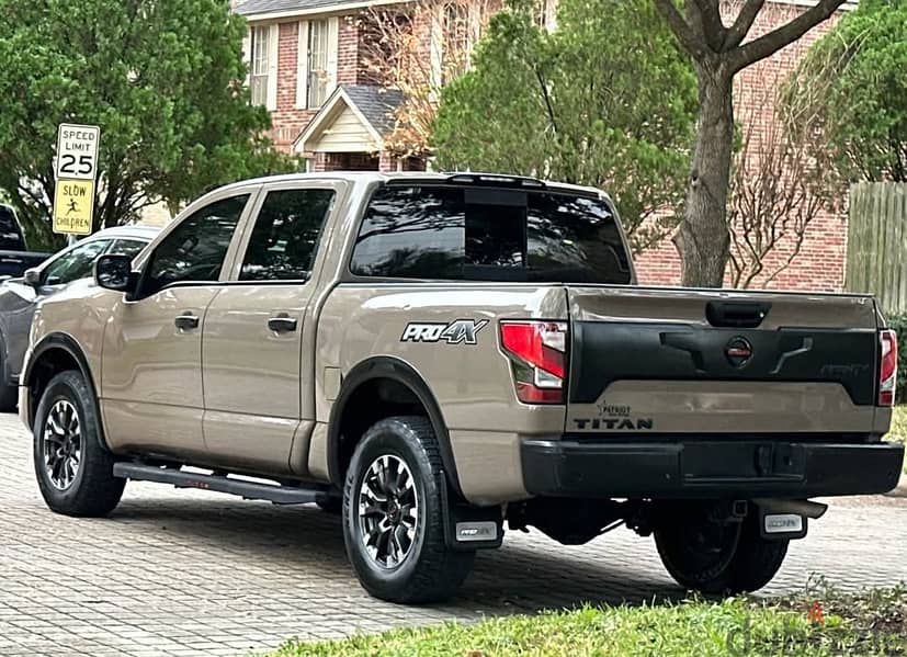 Nissan Titan 2021 Sport 5