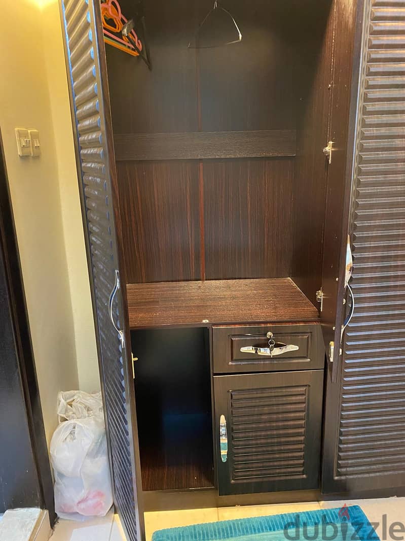 Excellent condition Wardrobe for urgent sale 2