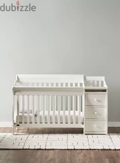 Giggles Baby Crib with changing table