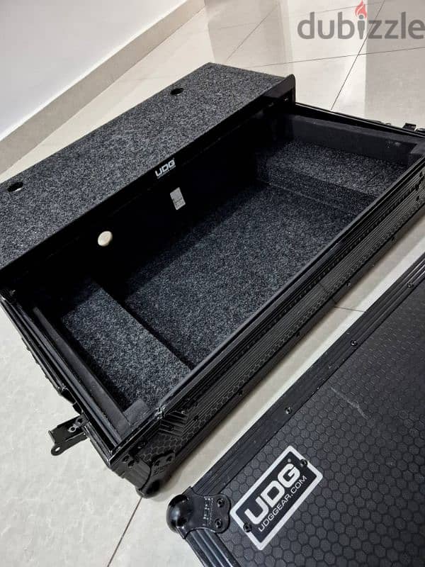 DDJ-1000  FLX-10 Flight case 3