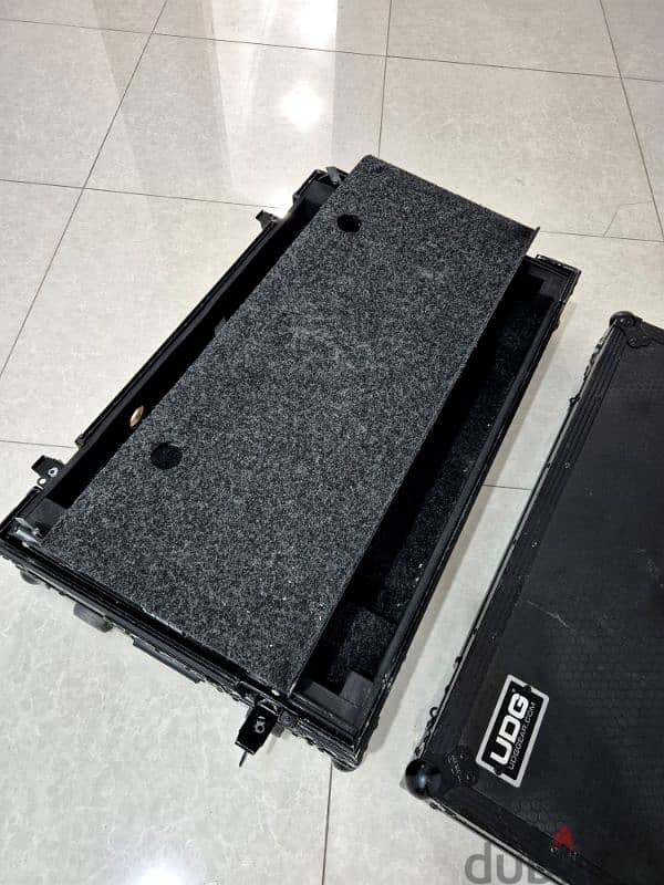 DDJ-1000  FLX-10 Flight case 4