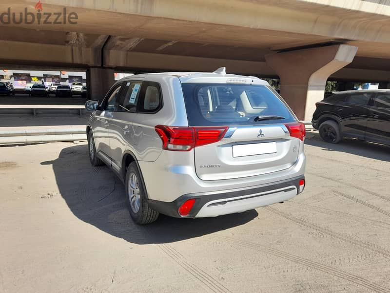 Used Cars Monthly installments Outlander 2022 4