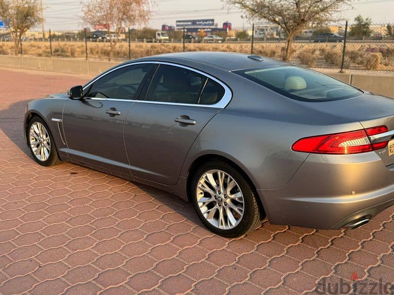 Jaguar XF 2012 3