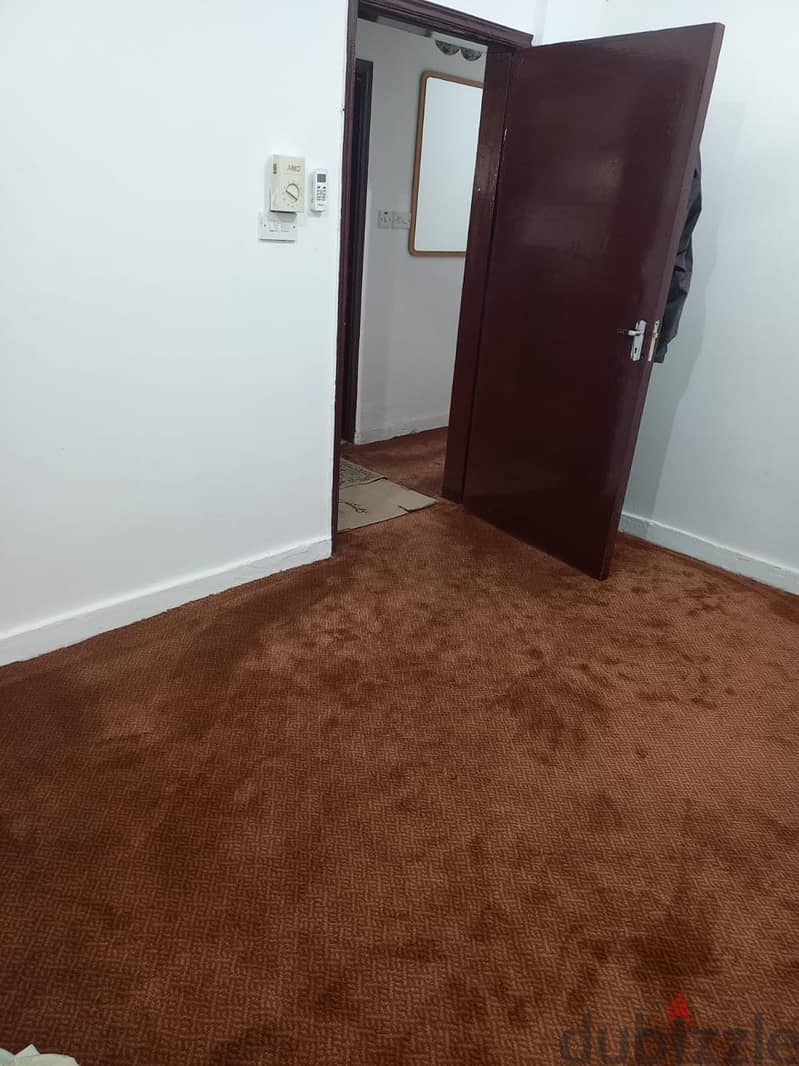 Spacious Room for Rent in Salmiya – Exclusively for Muslim Bachelors! 6