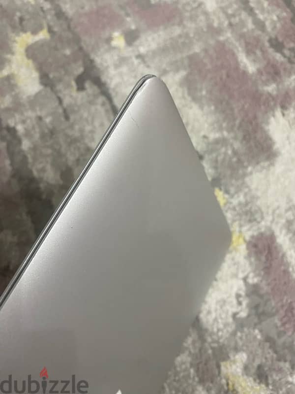 MacBook Air 2015 core i5 256gb ssd 4gb ram 12