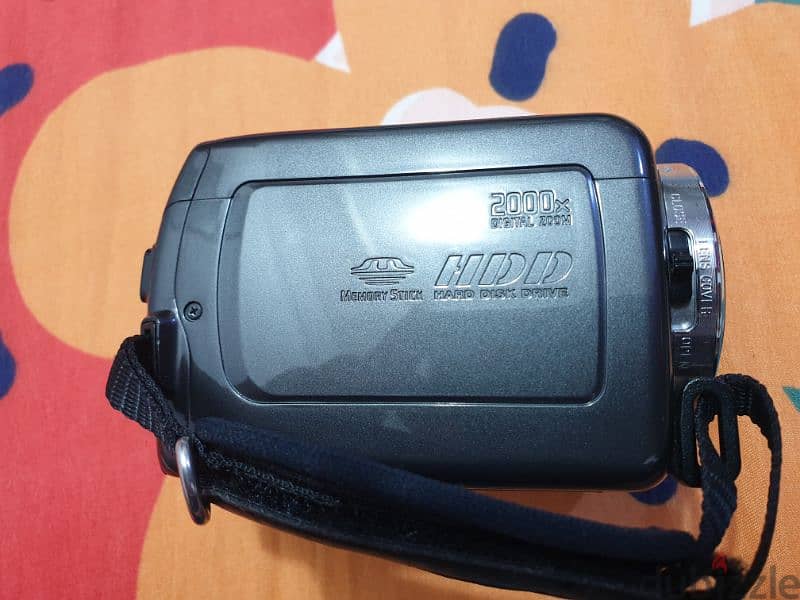 Sony DCR-SR67 HandyCam 1