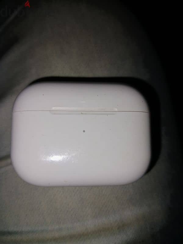 Apple AirPods Pro (2nd Generation3 airpods have only with cover 1