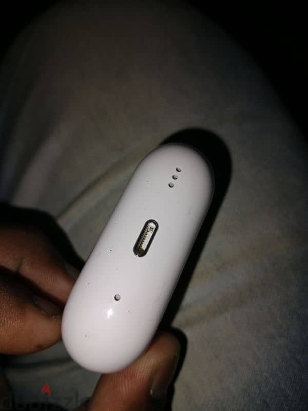 Apple AirPods Pro (2nd Generation3 airpods have only with cover 2