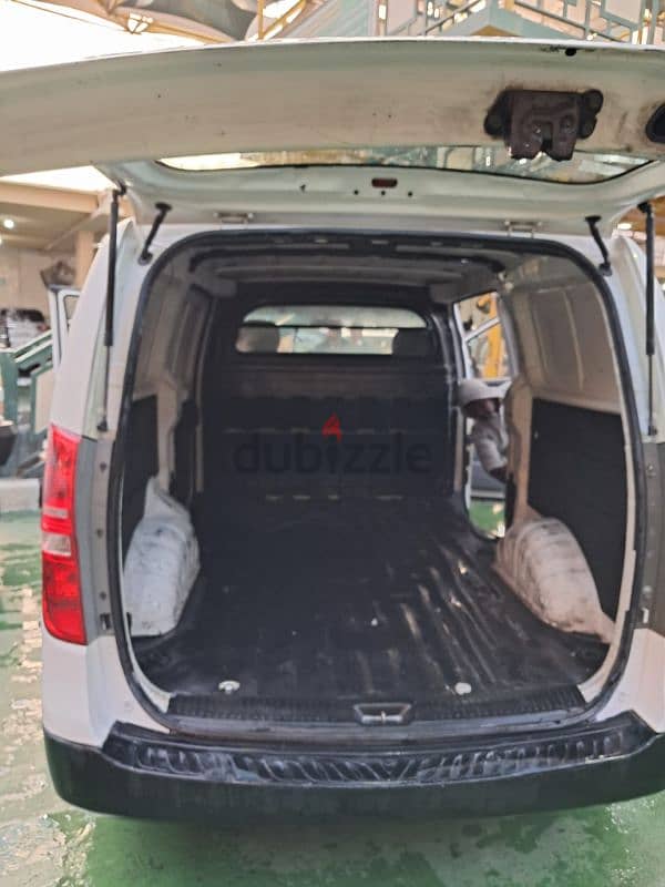 Hyundai H1 Cargo Box 2012 7