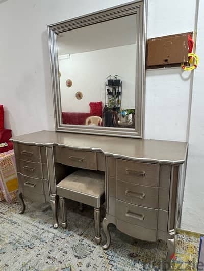 Dressing table