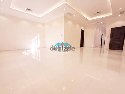 4 Bedrooms Apartment in Rumaithiya