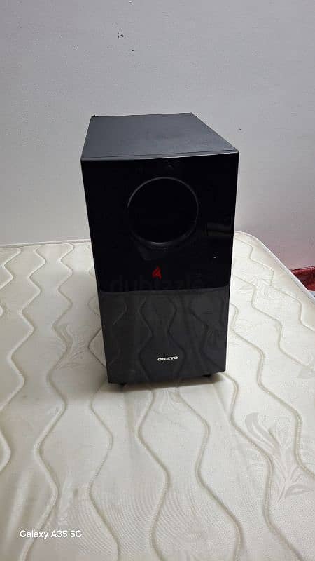 onkyo subwoofer . 0