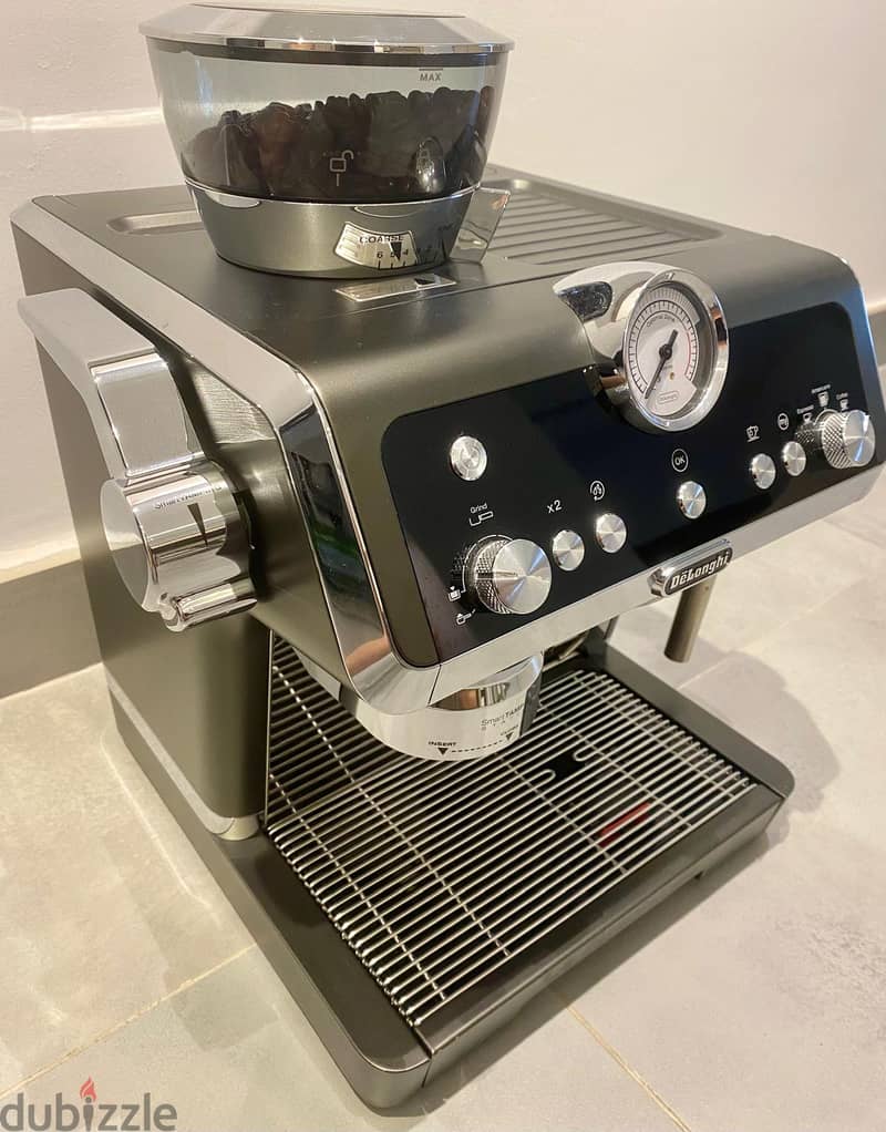 DELONGHI Coffee Machine 1