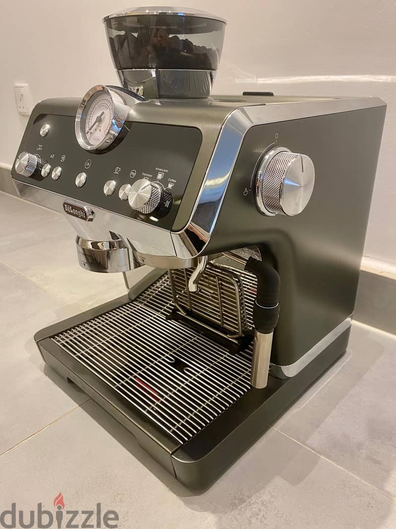 DELONGHI Coffee Machine 2