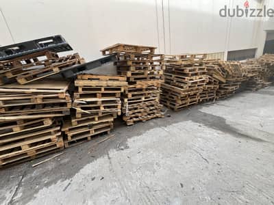 خردة المنصات الخشبية -Scrap Wooden Pallets